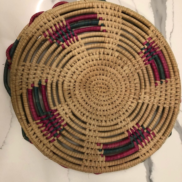 Tray Coiled Basket, Handwoven (?) 15" x 14" x 2" - Picture 4 of 4